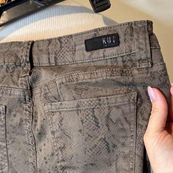 Kut from the Kloth Brown Snake Print Cropped Jeans - Picture 5 of 6